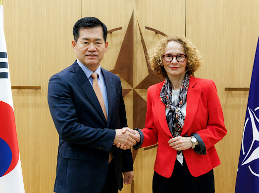 (2) 방사청장  라드밀라 셰케린스카(Radmila Shekerinska) NATO 사무차장 면담.jpeg
