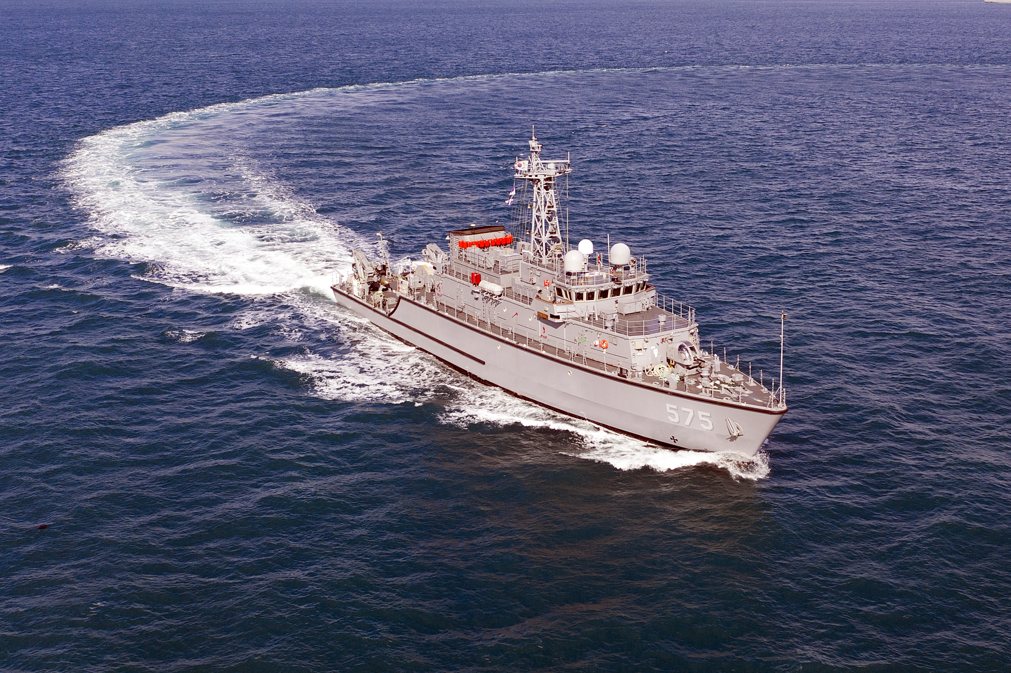 '남해함' 해군 인도