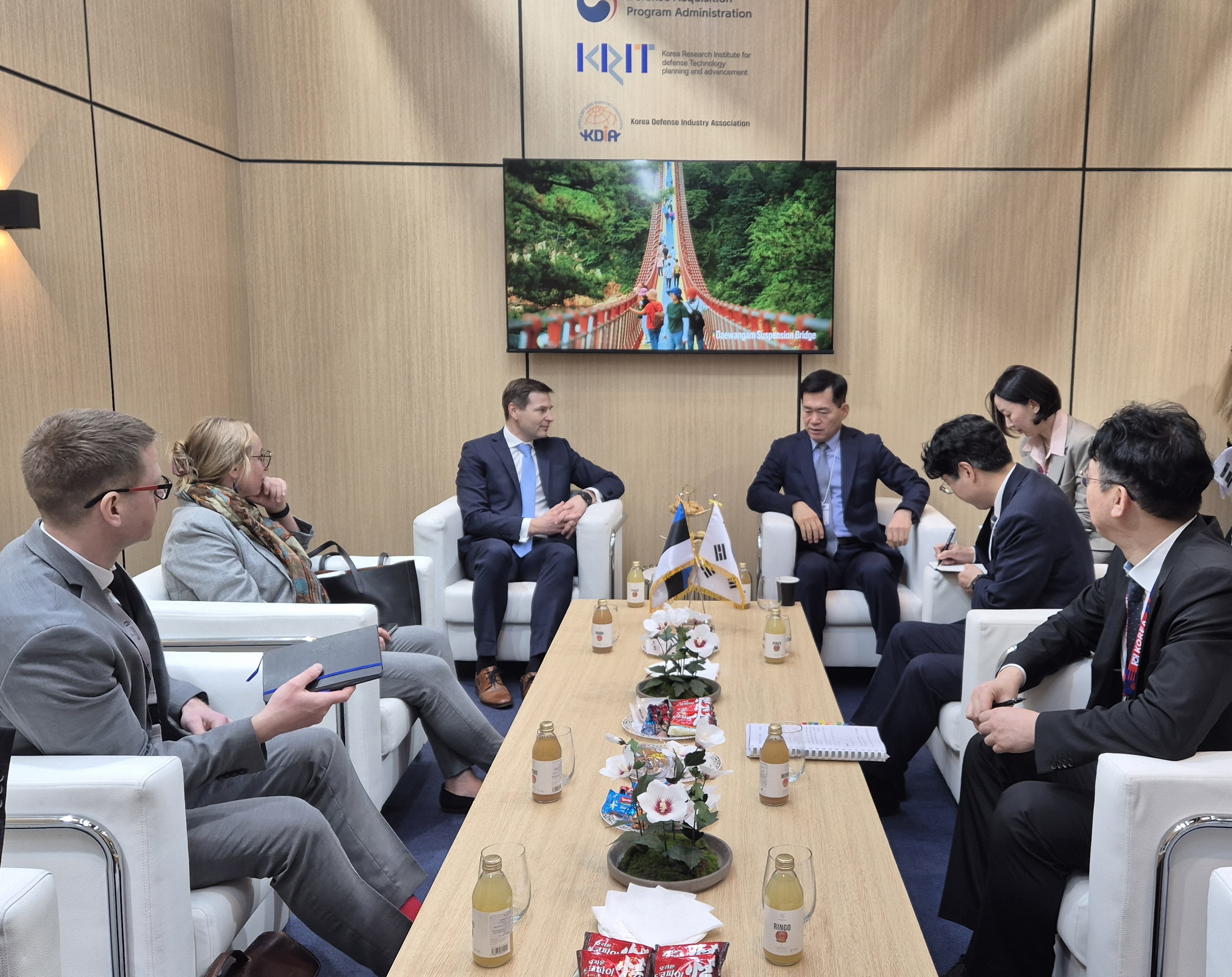 [2일차]에스토니아 국방장관(한노 페브쿠르) 면담.jpeg